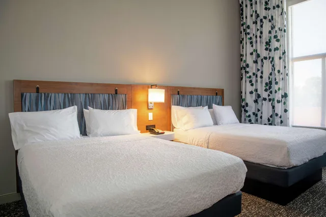 استوديو بسريرين كوين، Hampton Inn and Suites Los Angeles /Sherman Oaks (ex Hampton Suites LAX Van Nuys) 1/4