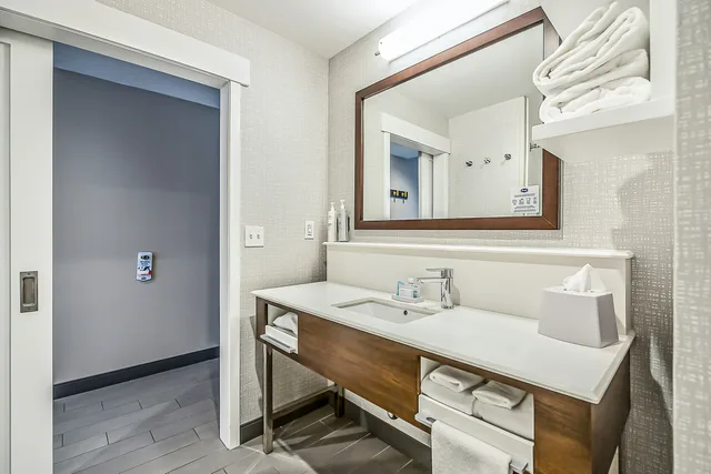 Room, 2 Queen Beds, Hampton Inn and Suites Howell 6/8