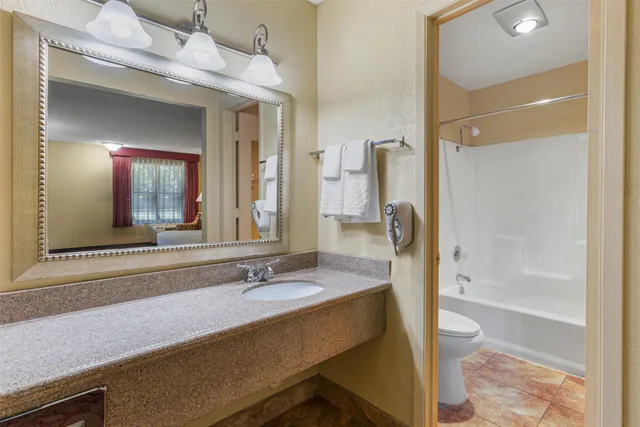 غرفة كبيرة بسرير كينج، Best Western Pine Springs Inn 4/4