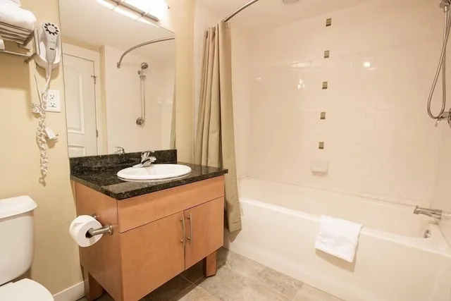 1 Bedroom, Condo, Select, King Bed, Sofa, Kitchen، Fraser Crossing And Founders Pointe 2/2