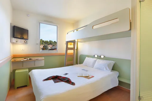 غرفة ثلاثية بسرير بطابقين، First Inn Apt 1/1