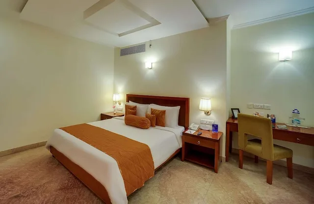 غرفة سوبيريور بسرير كينج، ROYAL SAROVAR PORTICO 4/5