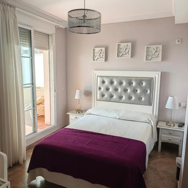 غرفة بسرير مزدوج بشرفة، Hotel Miraya 1/2