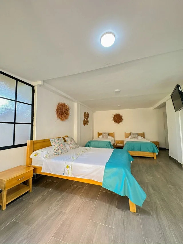 غرفة كومفورت رباعية بسرير مزدوج وسريرين منفصلين، Eco Hotel Las Palmas 1/2