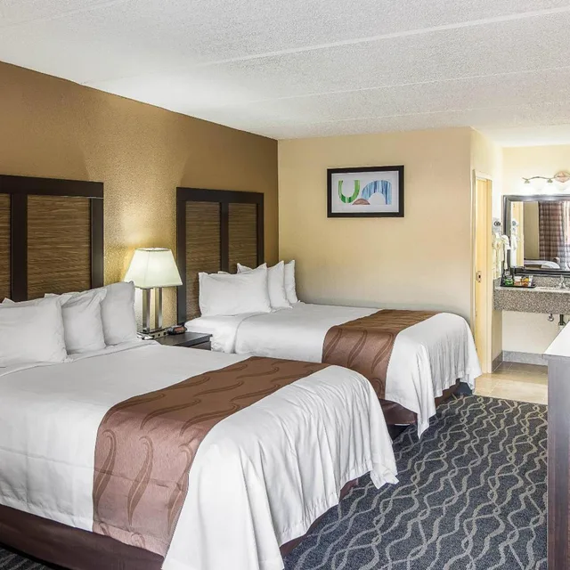 غرفة بسرير مزدوج، Quality Inn Forest City, NC 1/8