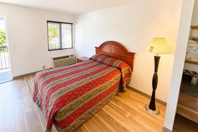 غرفة بسرير فردي للمدخنين، Solano Inn Vallejo Napa Valley / Six Flags 1/6