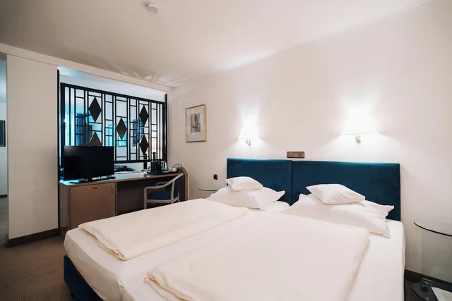 جناح جونيور بسرير كوين، Viktoria Hotel Cologne 2/6