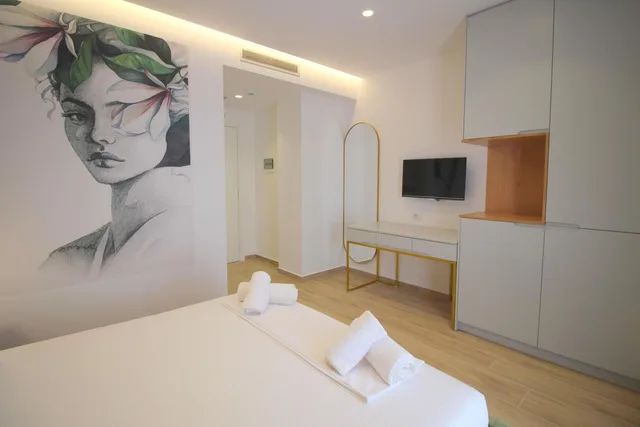 غرفة ديلوكس بسرير كوين بإطلالة على البحر، Hotel Julia 2/2