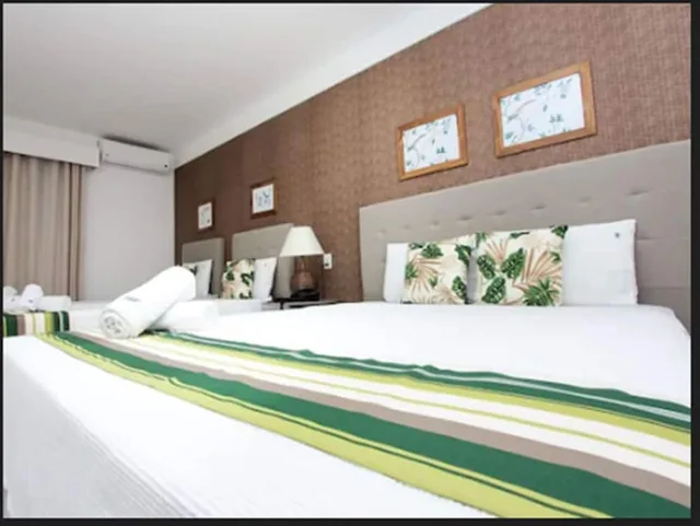 غرفة قياسية رباعية بسرير كوين وسريرين منفصلين، Hotel Premium Recanto Da Passagem 3/4