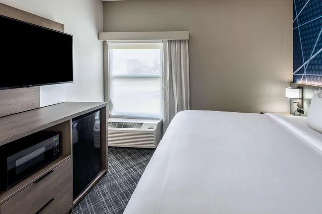 غرفة بسرير كينج، Comfort Inn and Suites Fishers Indianapolis 2/6