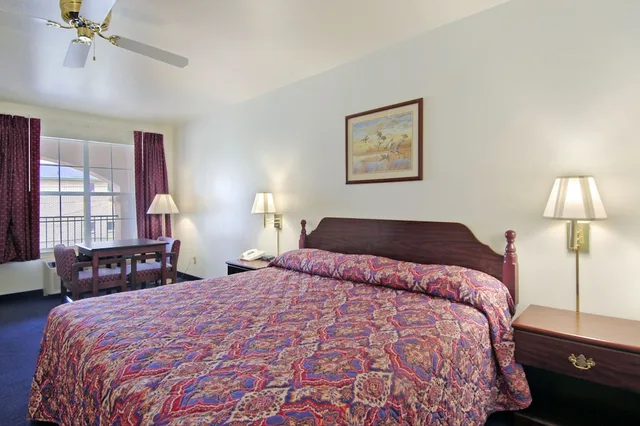 جناح استوديو بسرير كينج للمدخنين، Quality Inn & Suites Greenville 2/6