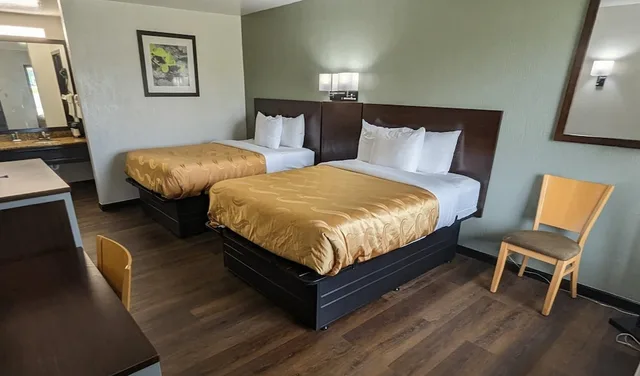 Standard, 2 Double Beds, Smoking, Quality Inn Moss Point - Pascagoula 5/10