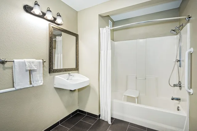 جناح بسرير كوين بغرفة نوم واحدة بمطبخ لذوي الإعاقة، Staybridge Suites Austin Round Rock 2/2