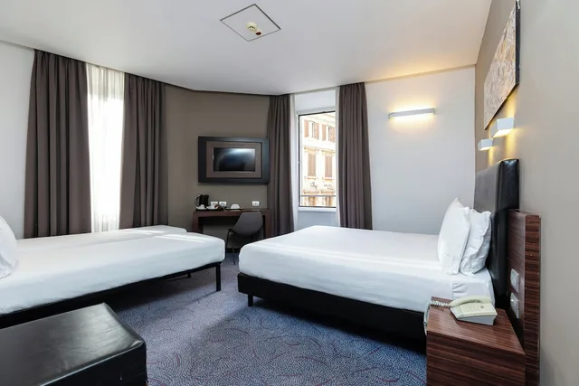 غرفة رباعية بسريرين منفصلين مع أريكة، Hotel Trevi Collection 2/7