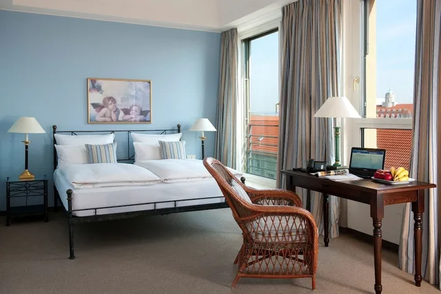 Standard, King Bed, Hotel Elbflorenz Dresden 1/2