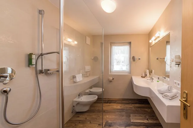 غرفة قياسية بسرير كوين مع أريكة، Hotel Interski 5/5