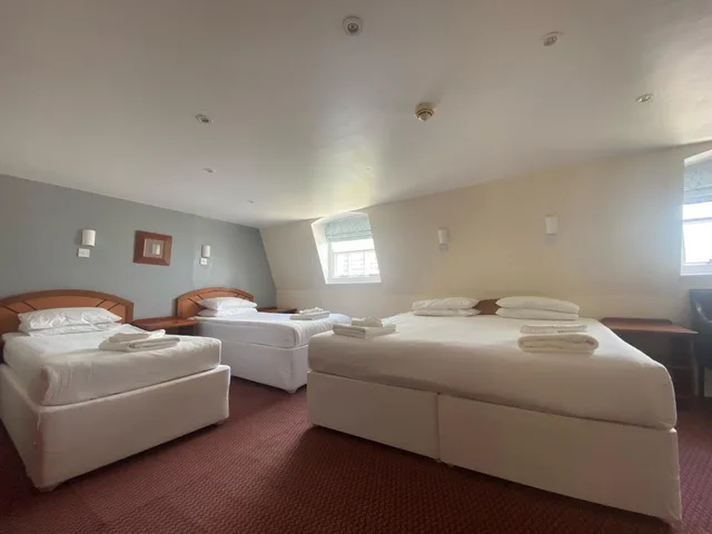 غرفة عائلية بسرير مزدوج وسريرين منفصلين، The Beach Hotel 1/2