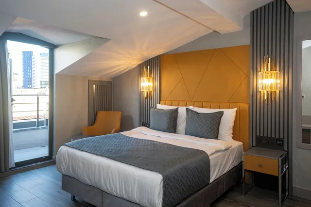 Deluxe, Queen Bed, Balcony, Icon Hotel Bomonti Istanbul 1/2