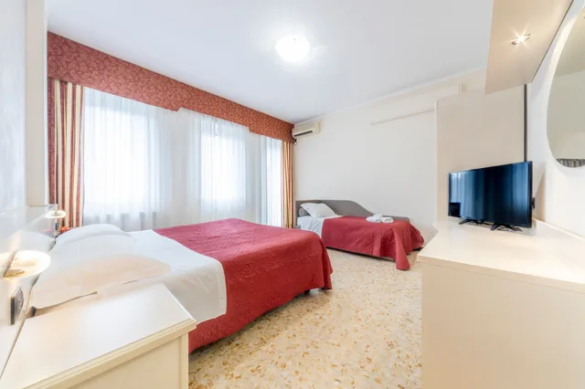 Premium, King Bed, Balcony, Gold Hotel 1/7