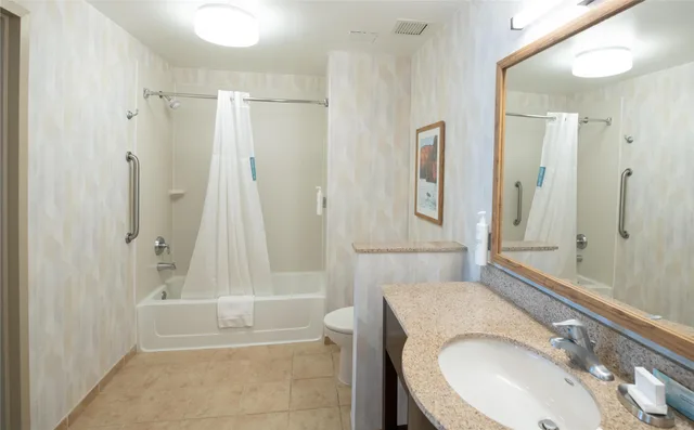 جناح بسرير كينج بغرفة نوم واحدة مع أريكة، Hampton Inn Presque Isle Maine 5/5