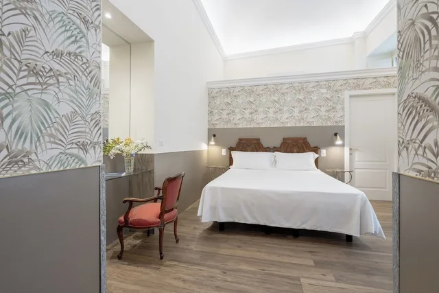 غرفة كومفورت رباعية بسرير مزدوج مع أريكة، Hotel Roma E Rocca Cavour 2/8