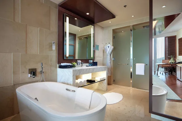 غرفة ديلوكس بسرير كينج بإطلالة على البحيرة، Jw Marriott Hotel Hanoi 8/10