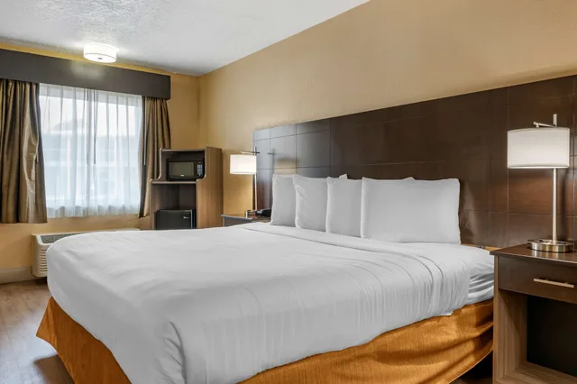 غرفة قياسية بسرير مزدوج للمدخنين لذوي الإعاقة، Best Western Space Shuttle Inn 2/10