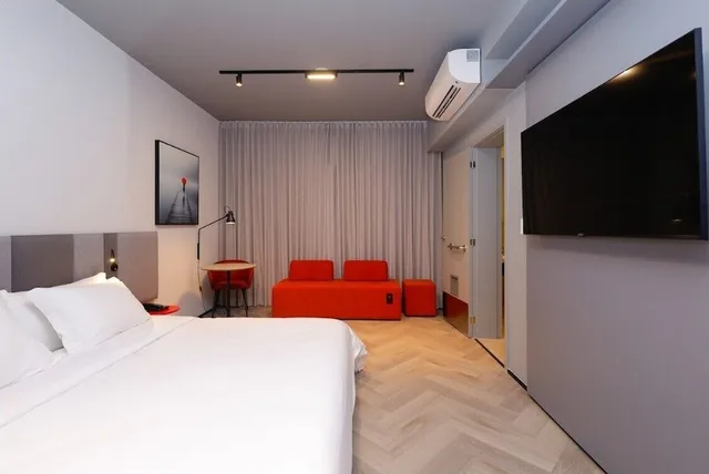 غرفة قياسية بسرير كينج بإطلالة على المدينة لذوي الإعاقة، Radisson Red Ibirapuera 1/6