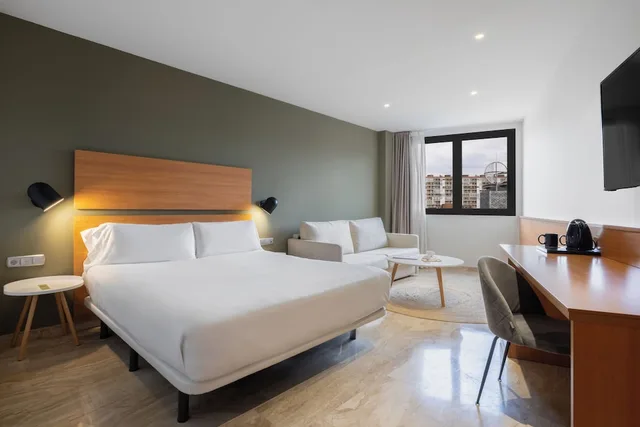 غرفة رباعية بسرير مزدوج مع أريكة، Sb Express Tarragona Hotel 2/10
