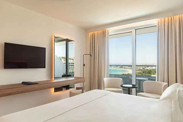 غرفة سوبيريور بسرير كينج بإطلالة على البحر، Grecian Sands Hotel 1/2