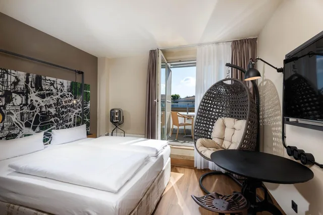 Plus, Standard, King Bed, Balcony، Seminaris Seehotel Potsdam 3/8