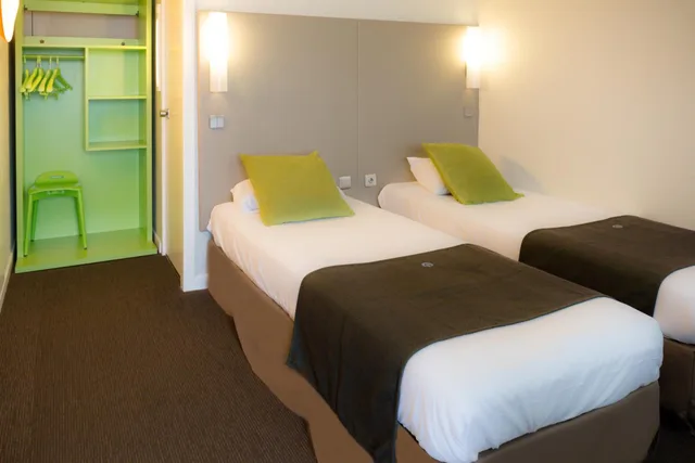 غرفة بسريرين منفصلين، Hotel inn Design Laval ex Campanile 1/1