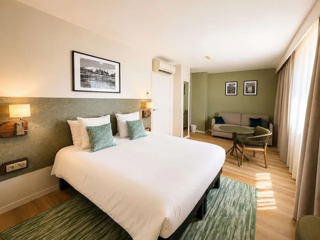 Superior, Family, Double Bed, Sofa, Ibis Styles Tours Centre 9/10