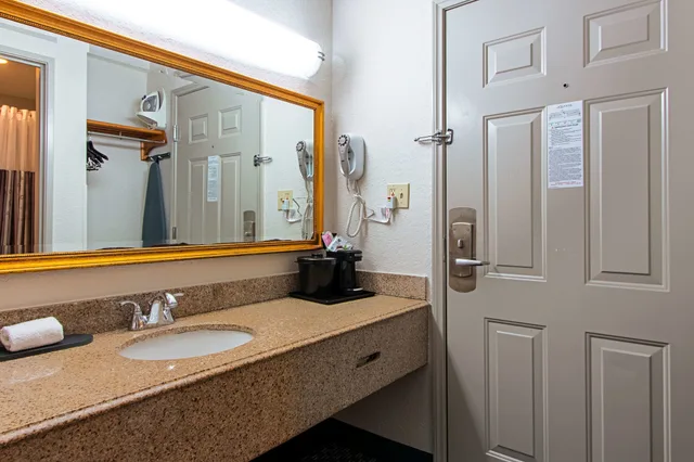 غرفة بسريرين مزدوجين، La Quinta Inn by Wyndham Ft. Lauderdale Tamarac East 6/10