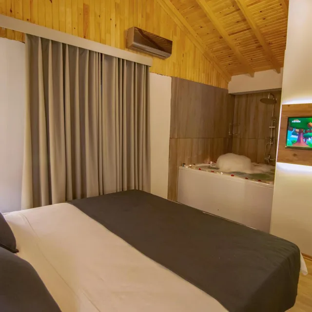جناح، Sandal Hotel 5/9