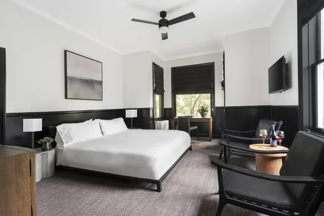 House, King Bed، Gaige House A Four Sisters Inn 1/3