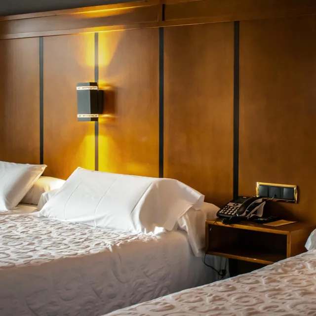 غرفة بسرير مزدوج أو سريرين منفصلين مع سرير إضافي، Hotel Condestable Iranzo 6/8