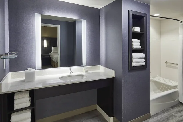 غرفة ركنية بسرير كينج مع أريكة، Residence Inn By Marriott Cleveland University Circle/Medical Center 3/3