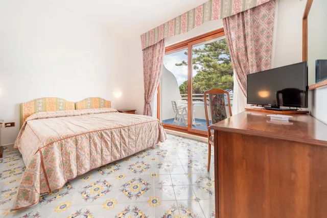 غرفة بسرير مزدوج بإطلالة على البحر، Club Residence la Castellana 8/10