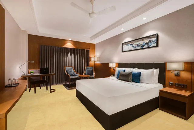 Deluxe, King Bed, Queen Bed, Lemon Tree Premier, Dwarka 2/2