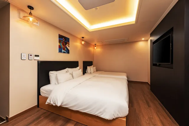 غرفة ديلوكس عائلية بسريرين منفصلين وسرير مزدوج وسرير فردي بإطلالة على المدينة، Central Park Hotel Busan 4/10
