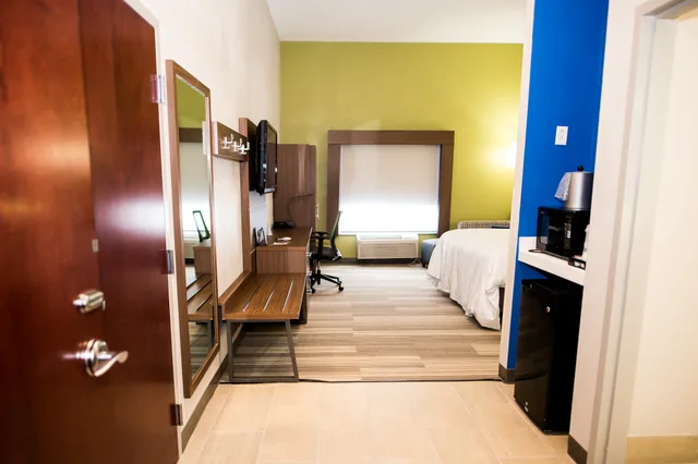 Room, King Bed, Accessible, Holiday Inn Express Hotel And Suites Statesville 6/7