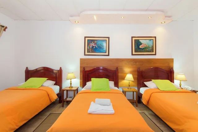 غرفة بثلاثة أسرّة بإطلالة على الحديقة، Twin Lodge Galapagos Hotel 8/10