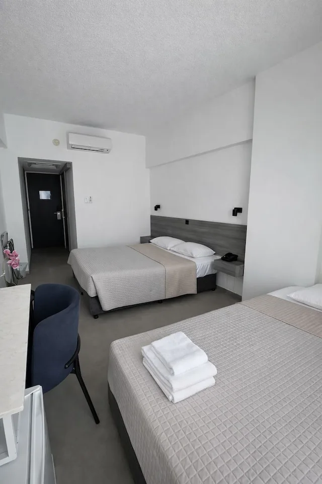 غرفة قياسية ثلاثية بثلاثة أسرّة، Navarria Hotel 8/10