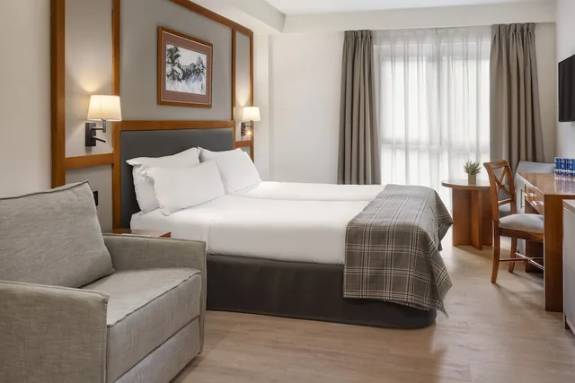 غرفة قياسية مع سرير إضافي، Tryp Vielha Baqueira 3/7