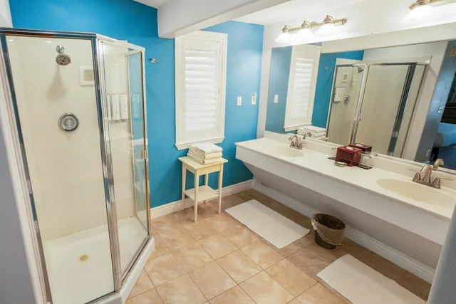 Lodge, Queen Bed، Inn at Occidental 7/7
