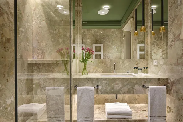 غرفة ديلوكس بإطلالة على البحيرة بشرفة، Villa Cortine Palace Hotel 7/10