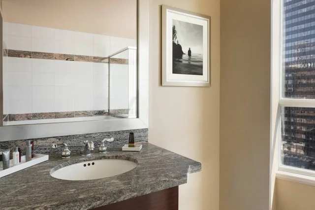 غرفة بسريرين مزدوجين بإطلالة على المرفأ، Vancouver Marriott Pinnacle Downtown 8/8