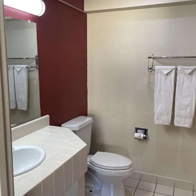 استوديو بسرير كينج، Mission Inn and Suites 6/7