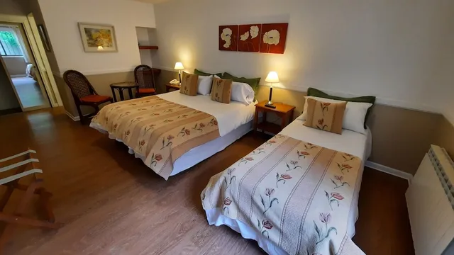 غرفة ثلاثية بسرير مزدوج وسرير فردي، Hotel Austral Ushuaia 1/4